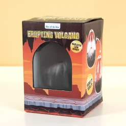 Decoratieve uitbarstende vulkaan