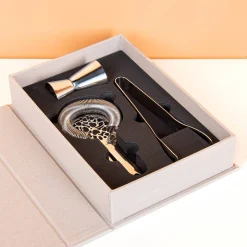Essentials boek met cocktail tools