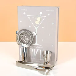 Essentials boek met cocktail tools