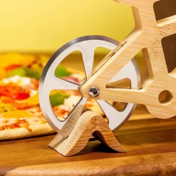 Houten fiets pizzasnijder