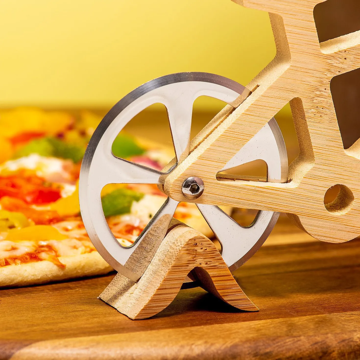 Houten fiets pizzasnijder