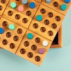 Houten sudoku spel met kleurtjes
