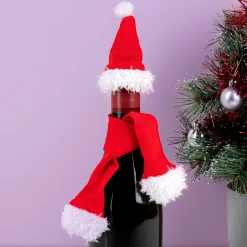 Kerstmuts en sjaal voor wijnflessen