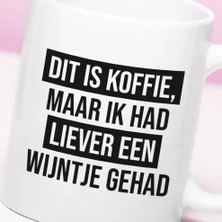 Mok Dit is koffie, maar ik had liever een wijntje gehad