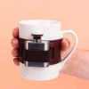 Mok met mini-heupflacon