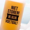 Niet storen, ik kijk voetbal bierpul