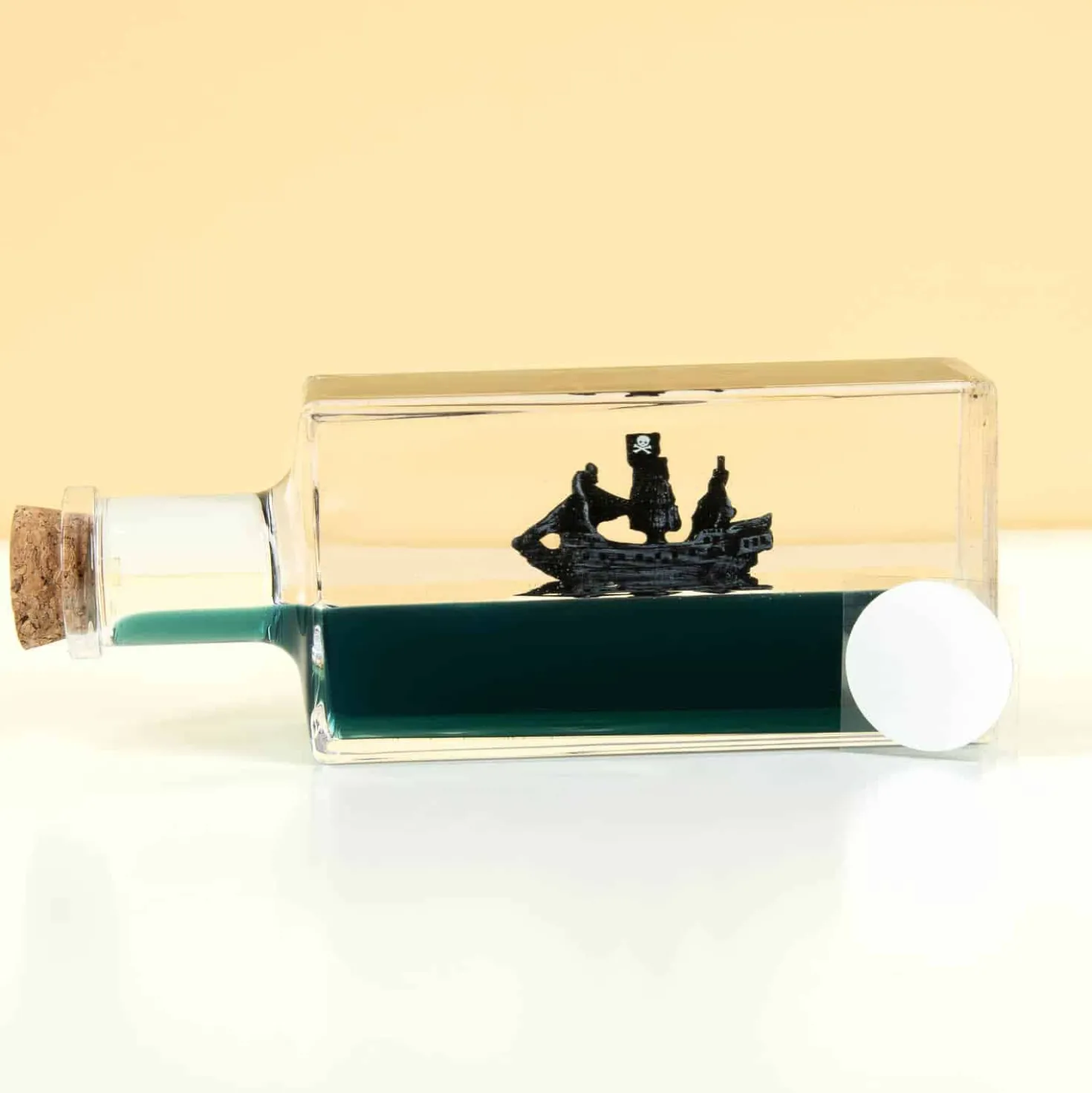 Onzinkbaar piratenschip in fles