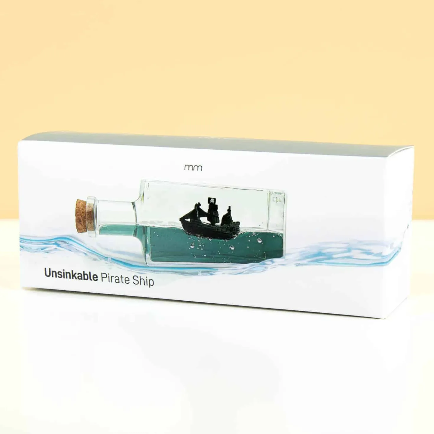 Onzinkbaar piratenschip in fles