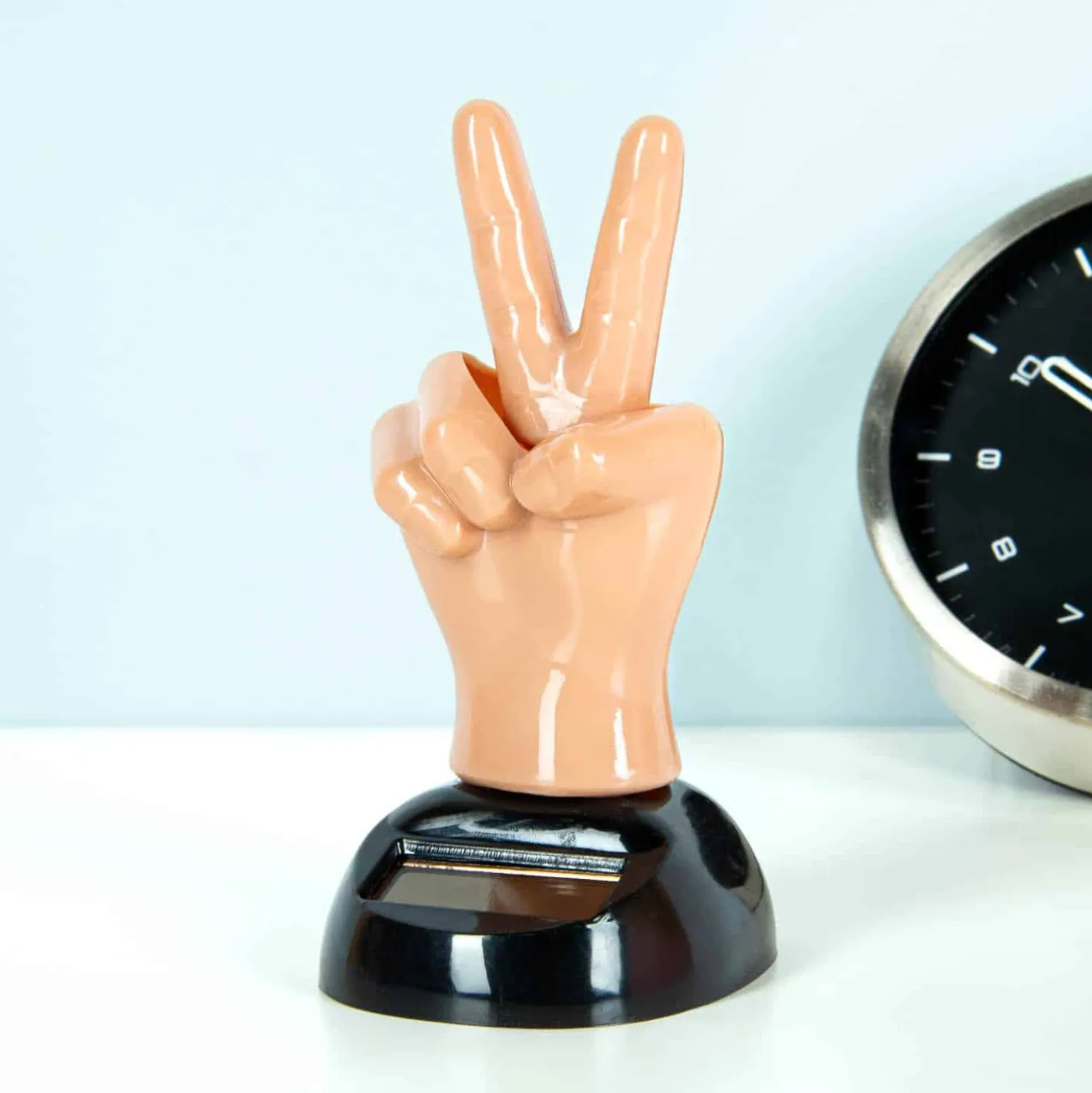 Peace handje op zonne-energie