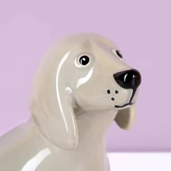 Plassende hond bloempot