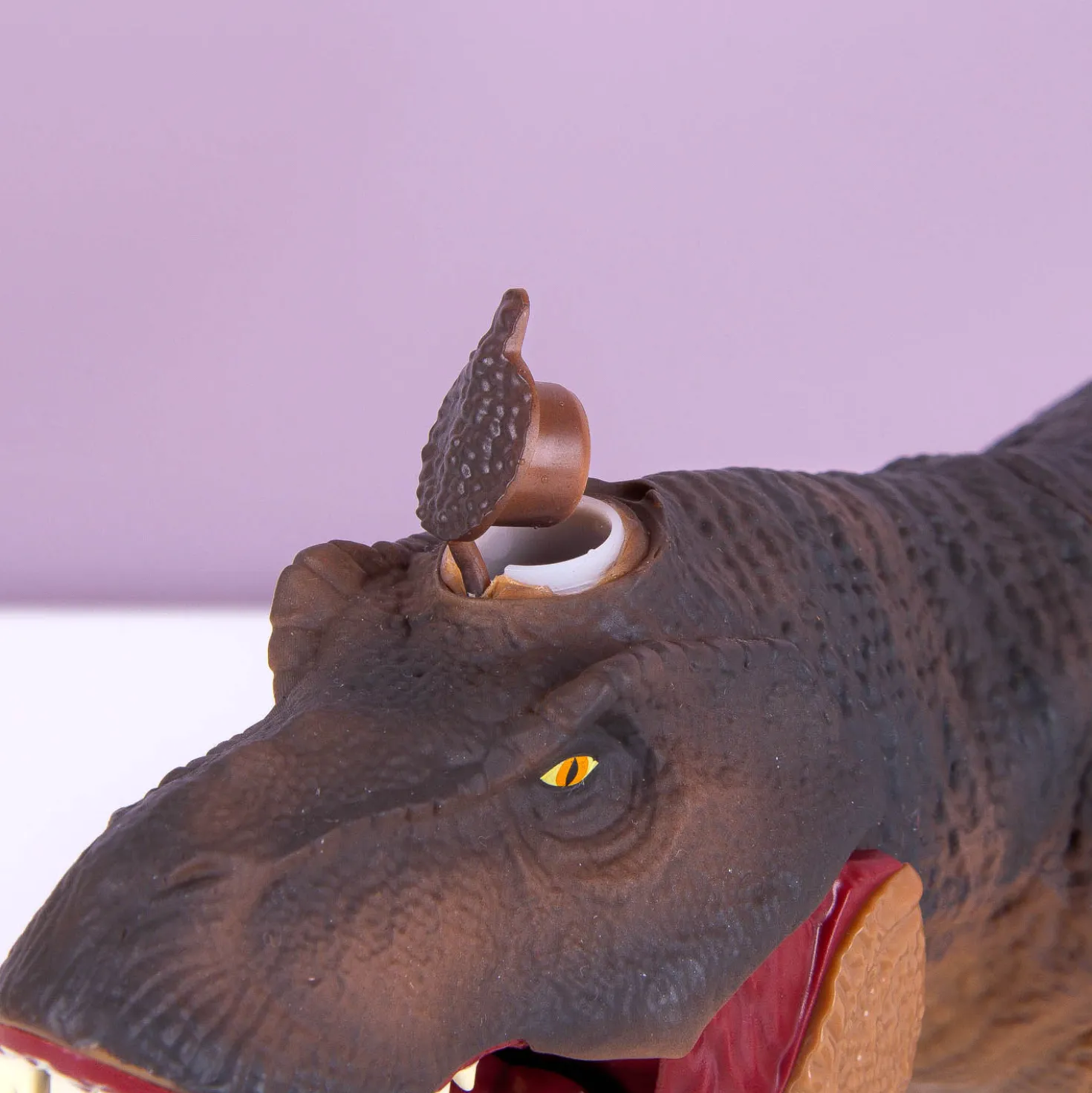 Radiobestuurbare T-Rex met stoomadem