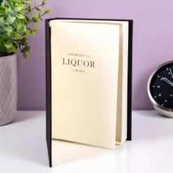 Scheikundeboek met heupflacon
