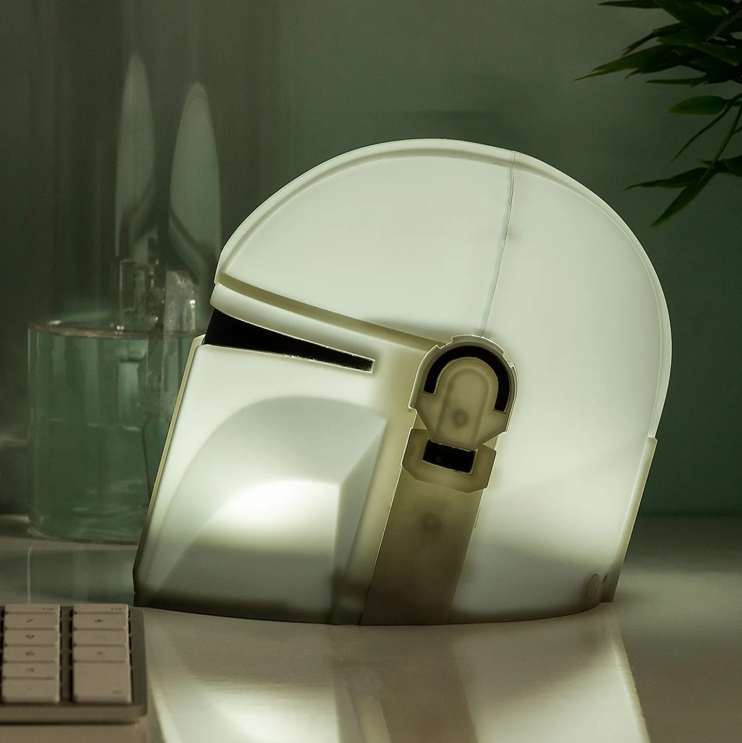 Star Wars Mandalorian helm lamp