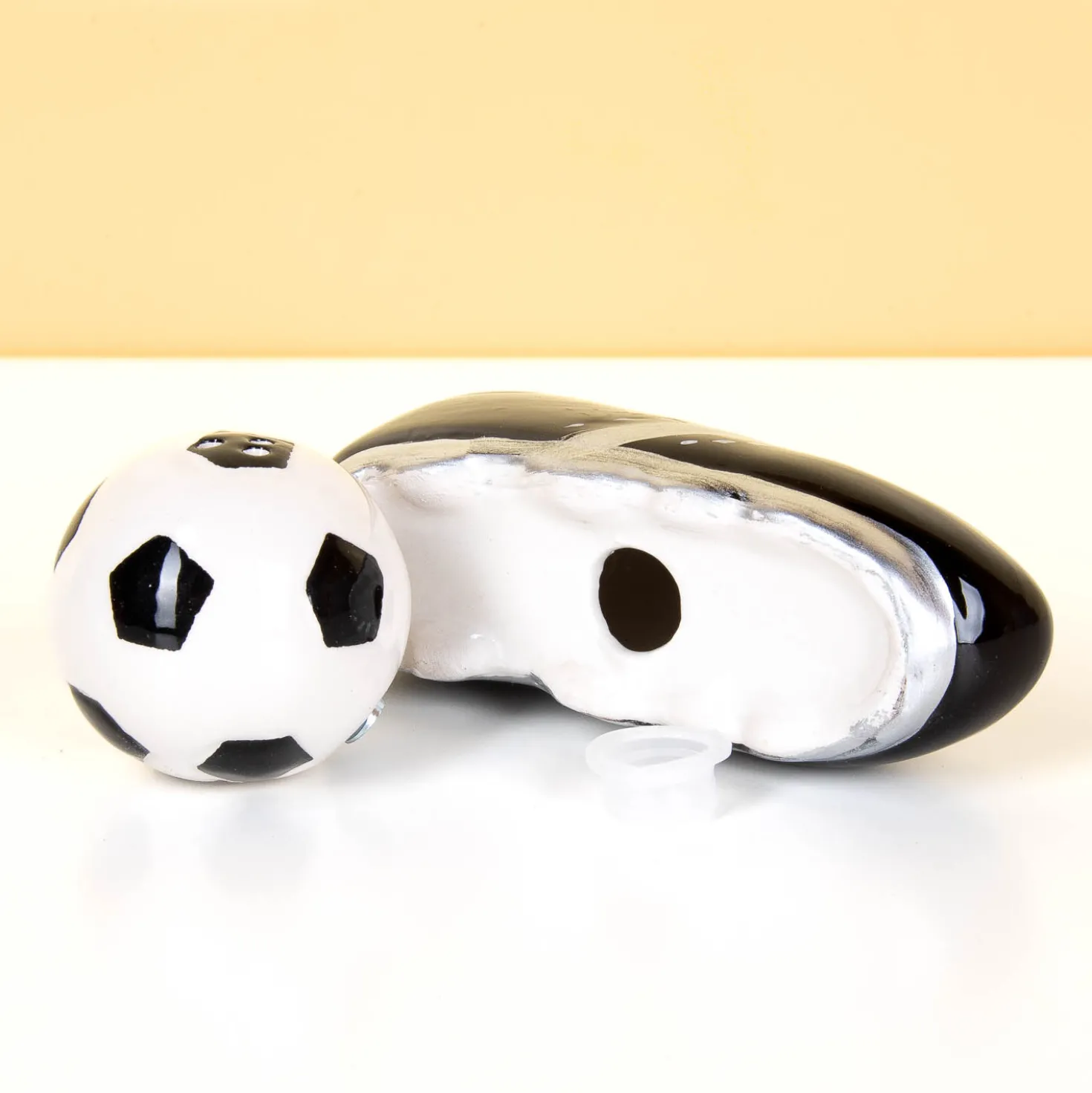 Voetbalschoen en bal peper- en zoutstel