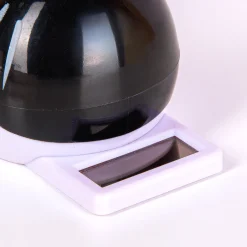 Zwaaiende kat op zonne-energie