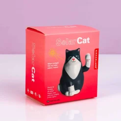 Zwaaiende kat op zonne-energie